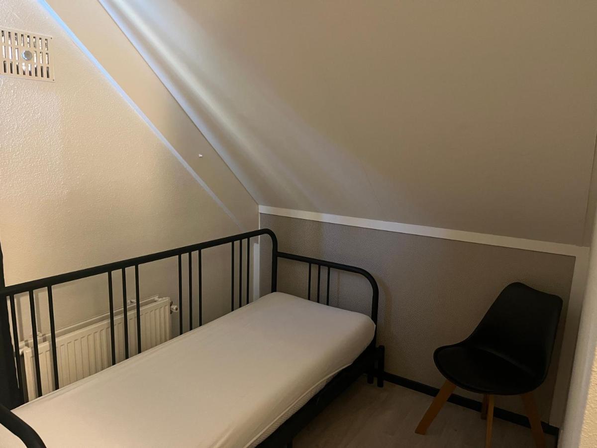 Sfeervol Vrijstaand Huisje 6 Persoons Ruime Tuin, Centraal Bij Nijmegen Ewijk Luaran gambar